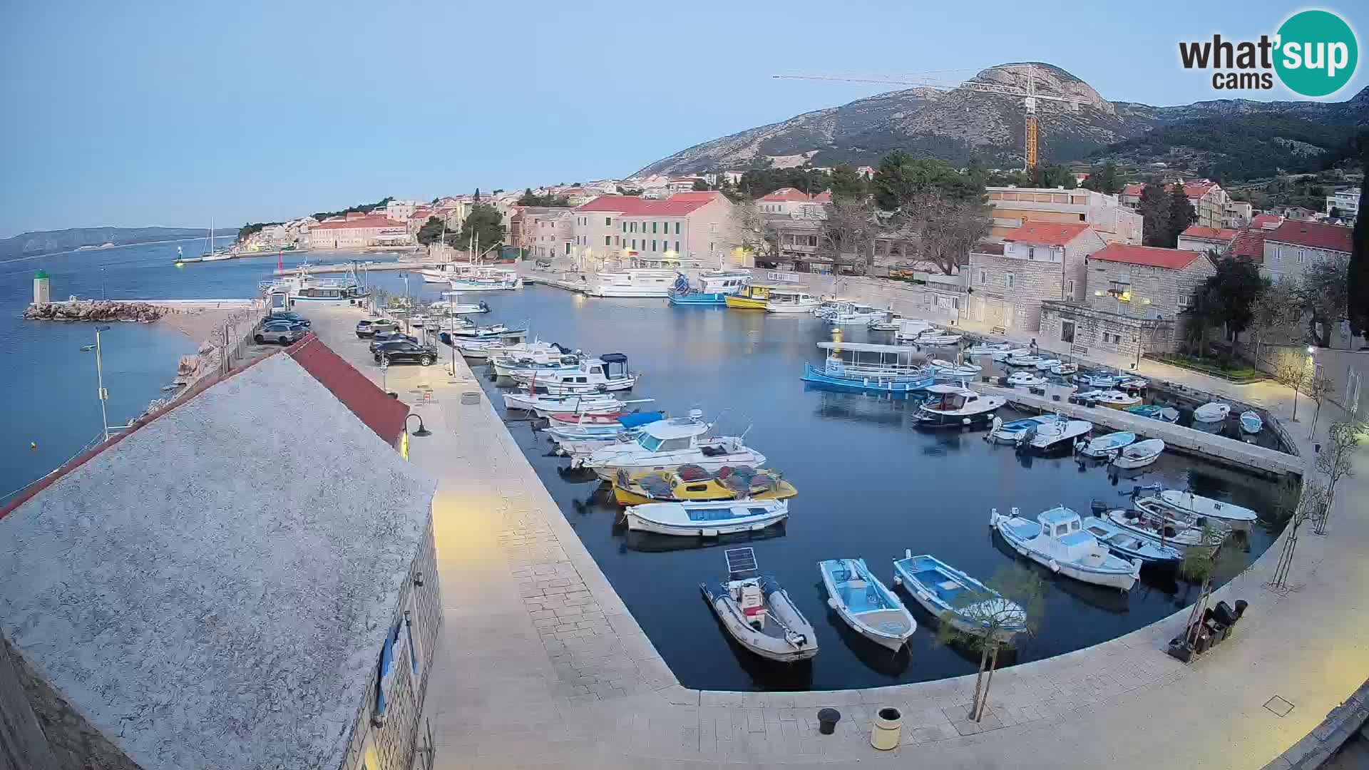 Webcam porto di Bol – Vista live sulla Riva e Marina