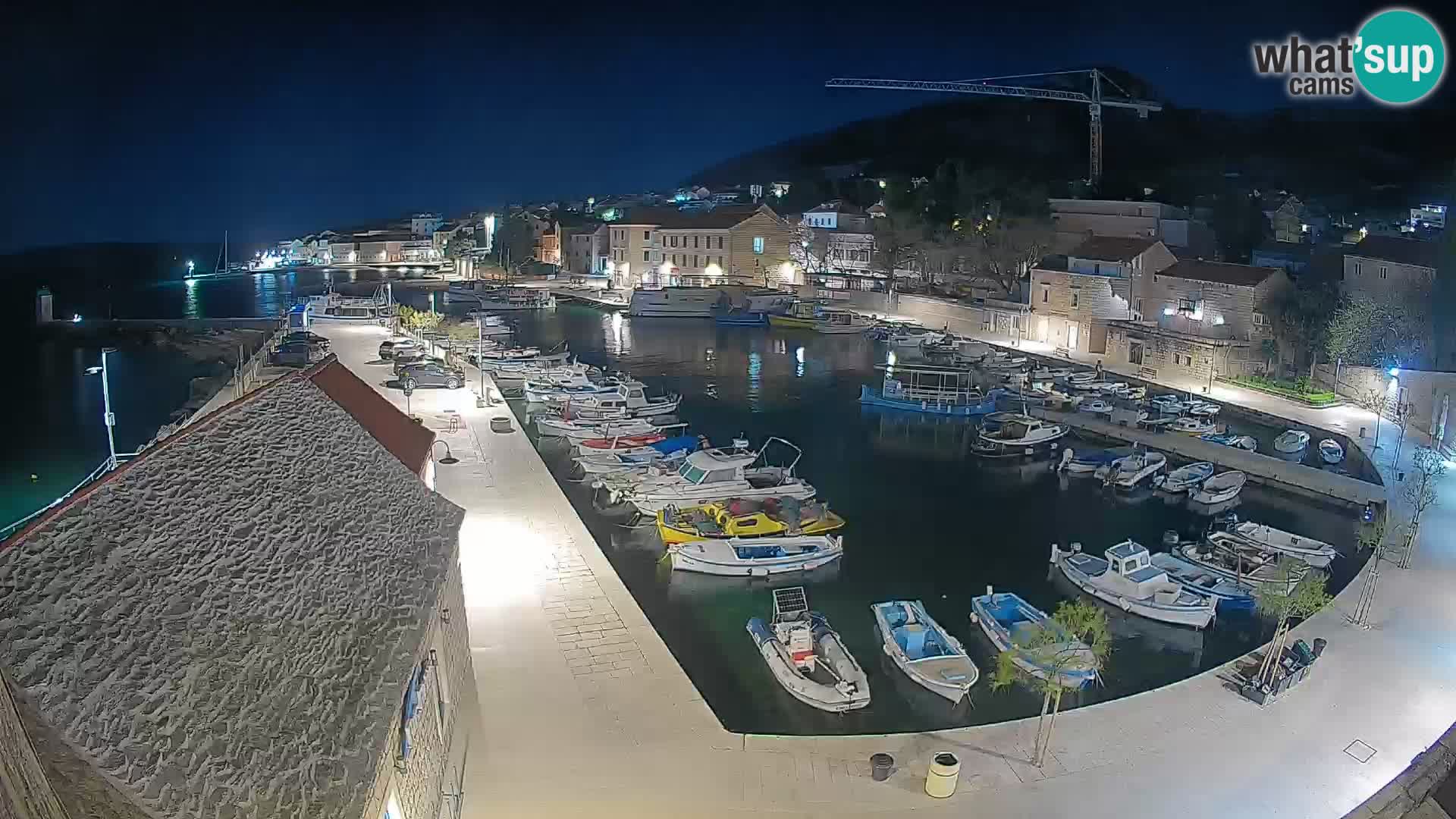 Webcam porto di Bol – Vista live sulla Riva e Marina