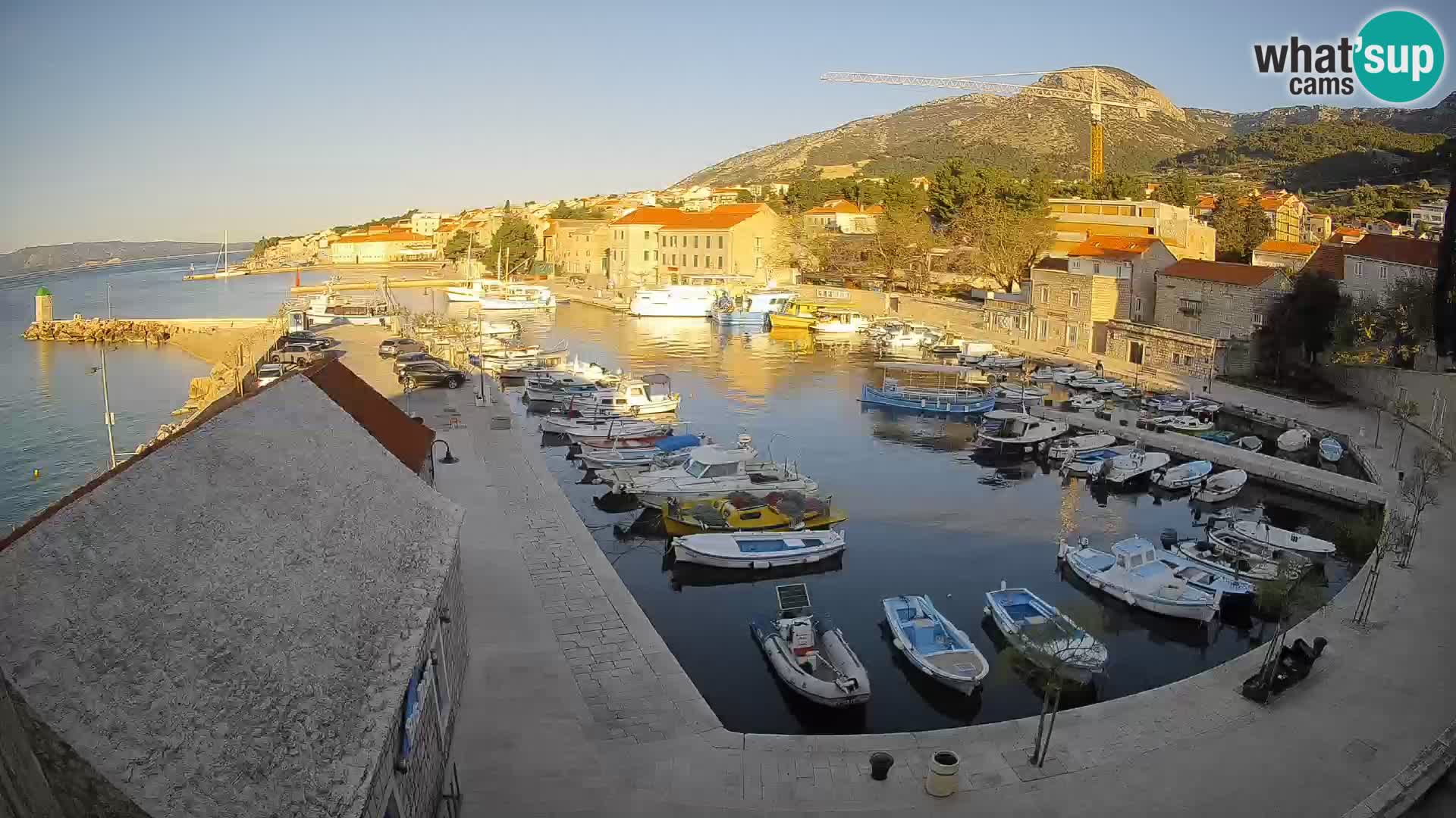 Webcam porto di Bol – Vista live sulla Riva e Marina