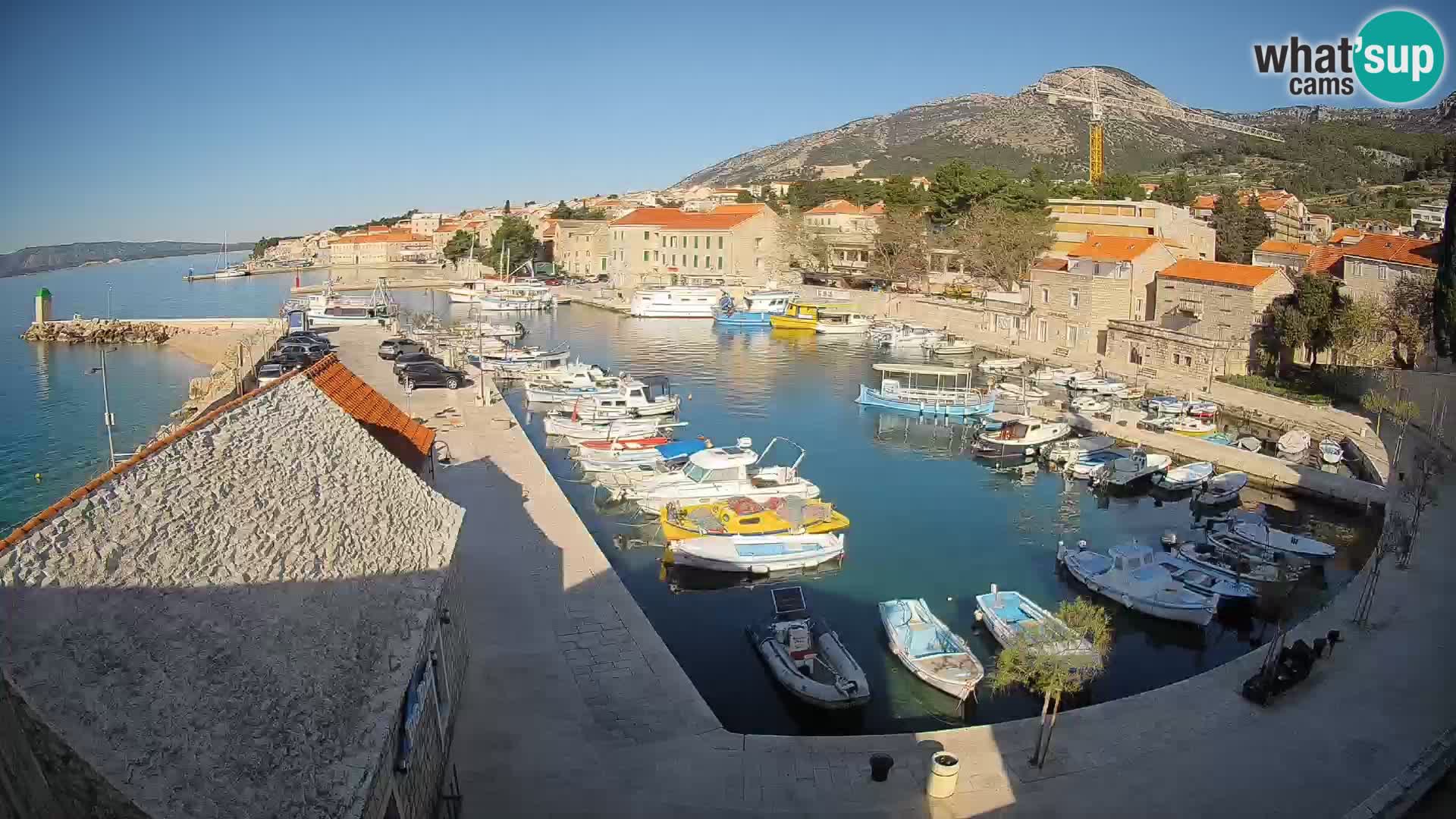 Webcam porto di Bol – Vista live sulla Riva e Marina