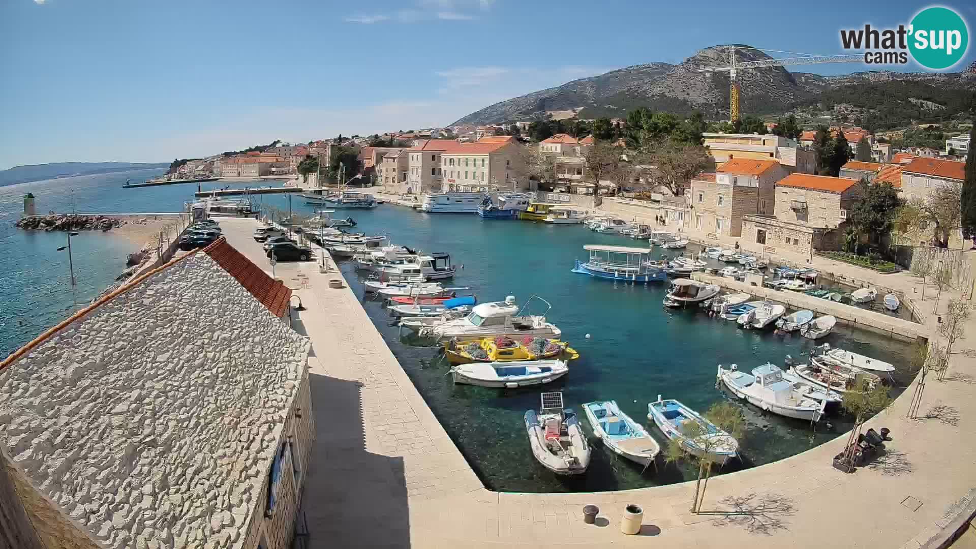 Webcam porto di Bol – Vista live sulla Riva e Marina