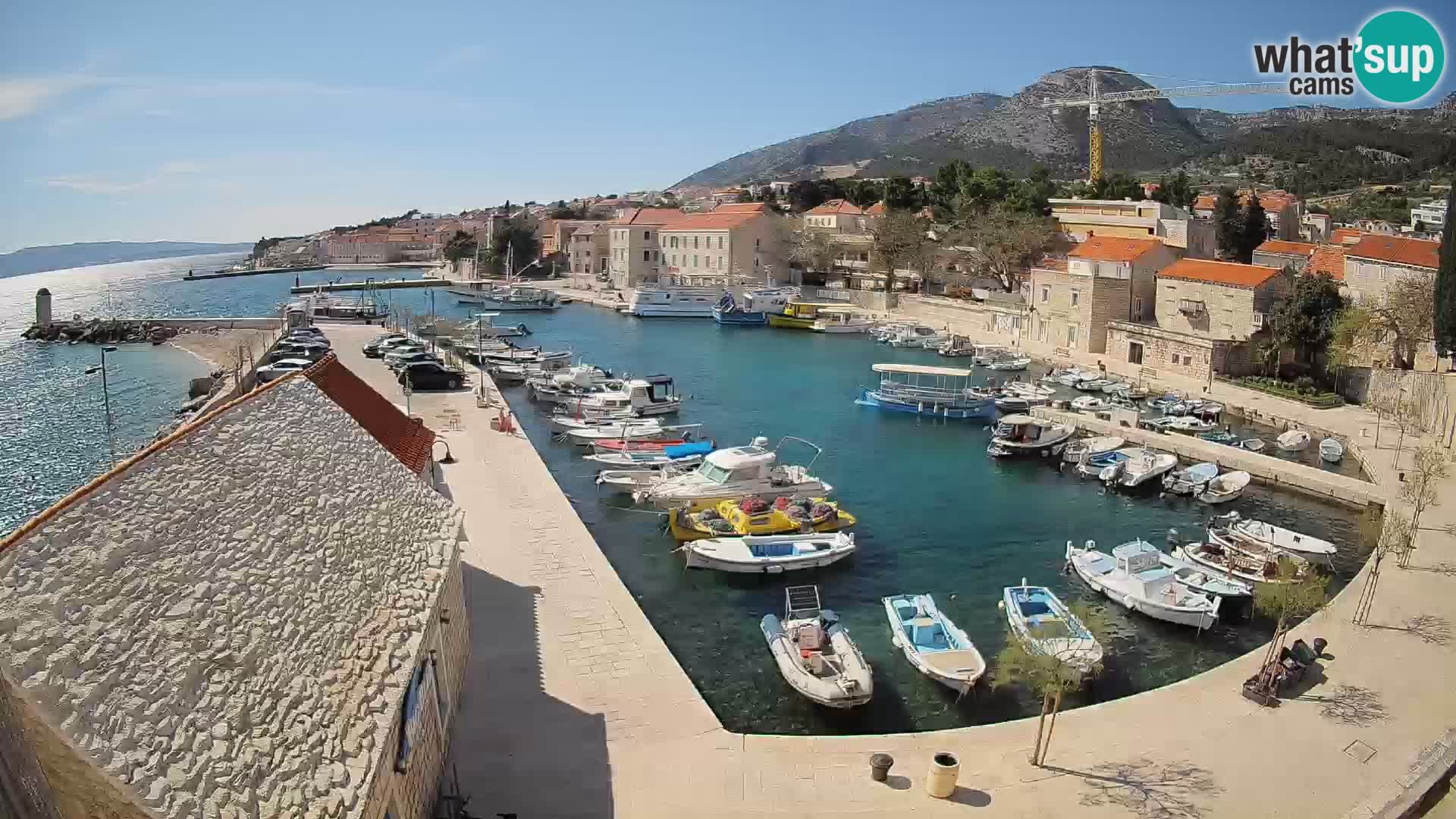 Webcam porto di Bol – Vista live sulla Riva e Marina
