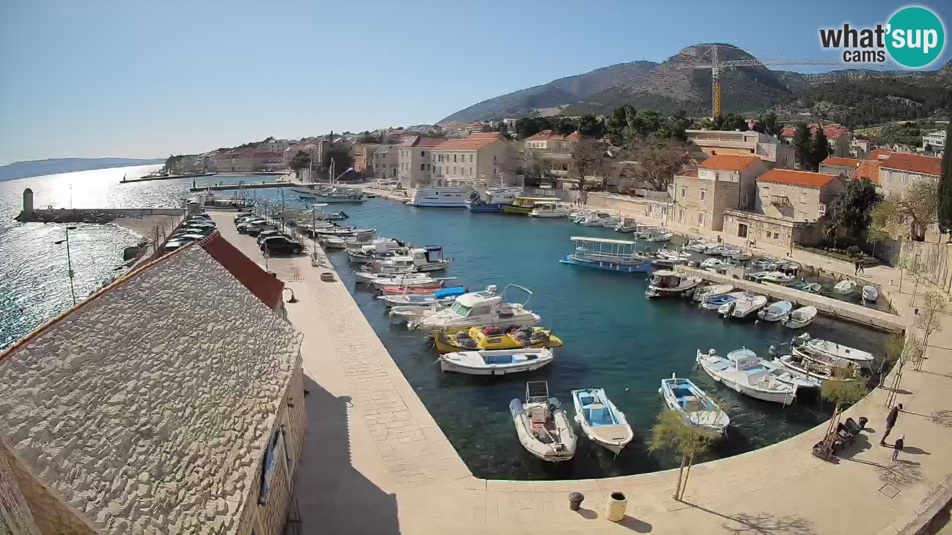 Webcam porto di Bol – Vista live sulla Riva e Marina