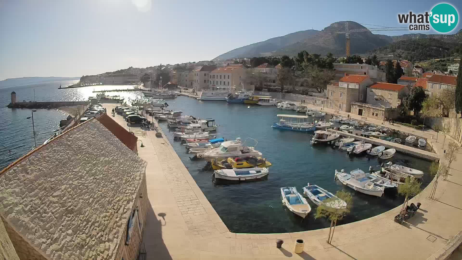 Webcam Bol Hafen – Liveblick auf Bol Riva & Marina