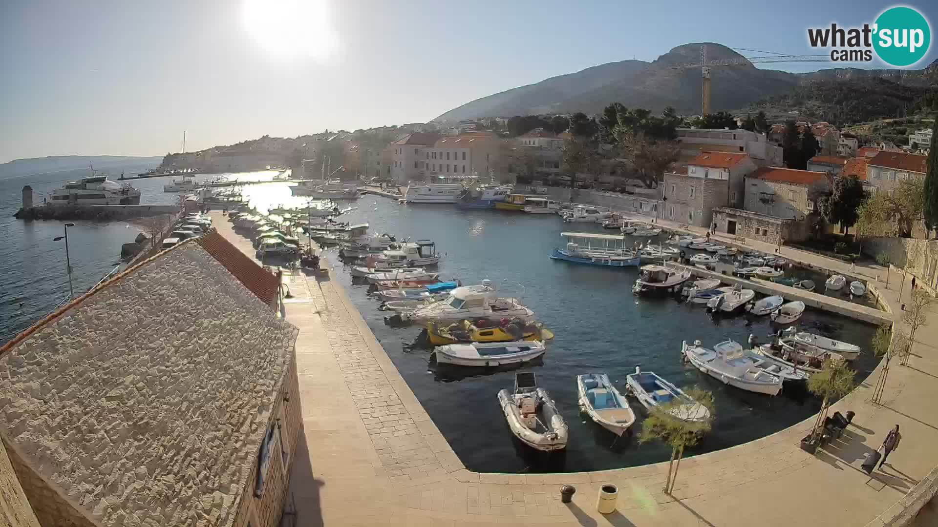 Webcam Bol Hafen – Liveblick auf Bol Riva & Marina