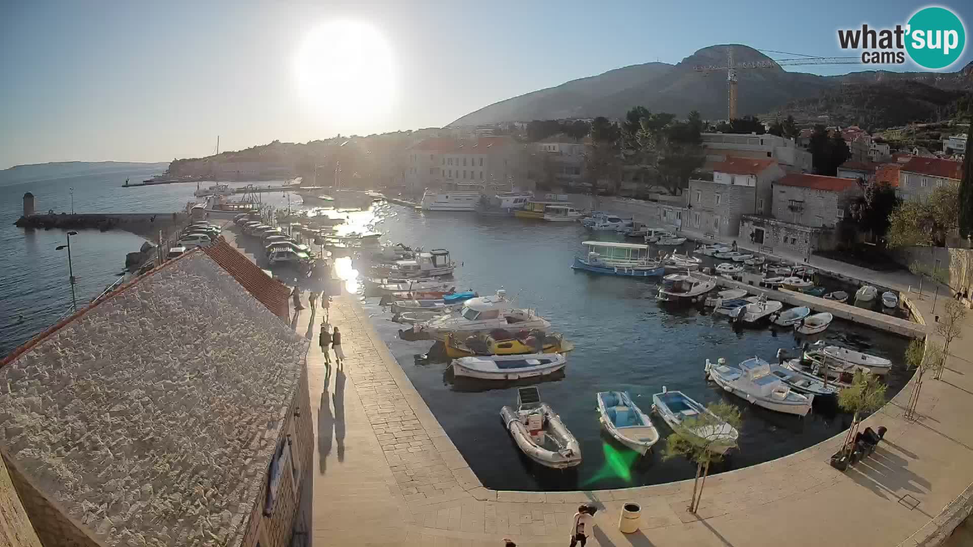 Webcam porto di Bol – Vista live sulla Riva e Marina