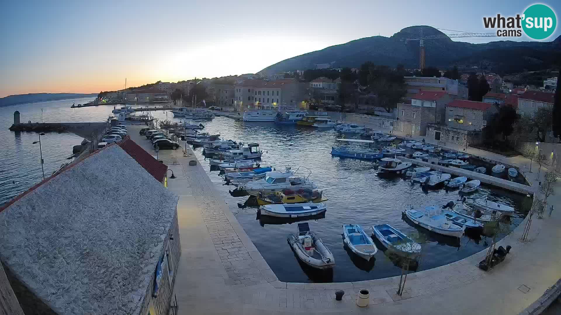 Webcam Bol Hafen – Liveblick auf Bol Riva & Marina