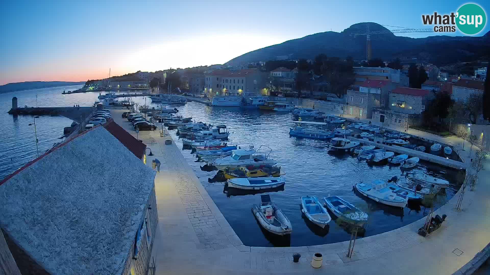 Webcam porto di Bol – Vista live sulla Riva e Marina