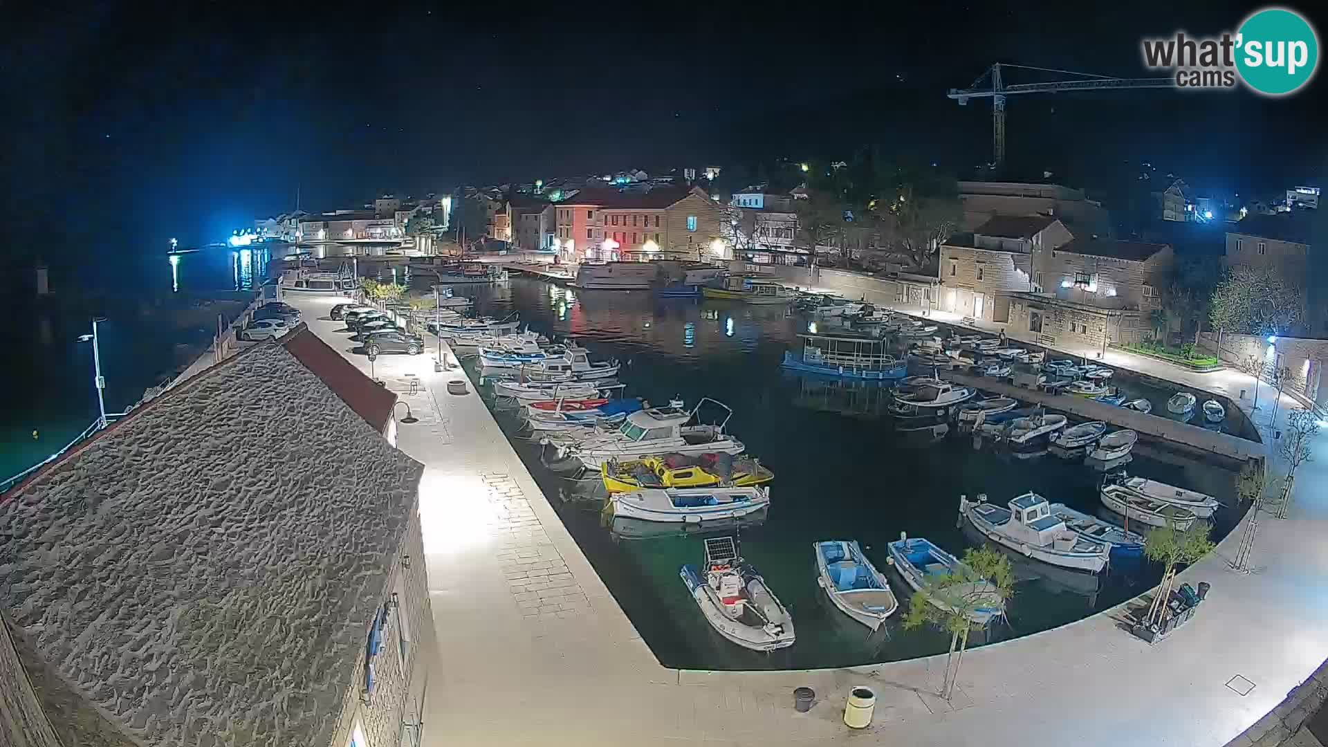Webcam porto di Bol – Vista live sulla Riva e Marina