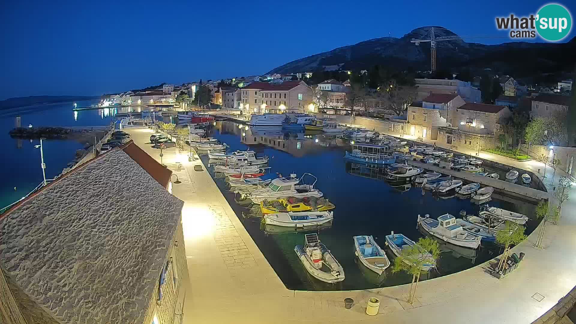 Webcam porto di Bol – Vista live sulla Riva e Marina