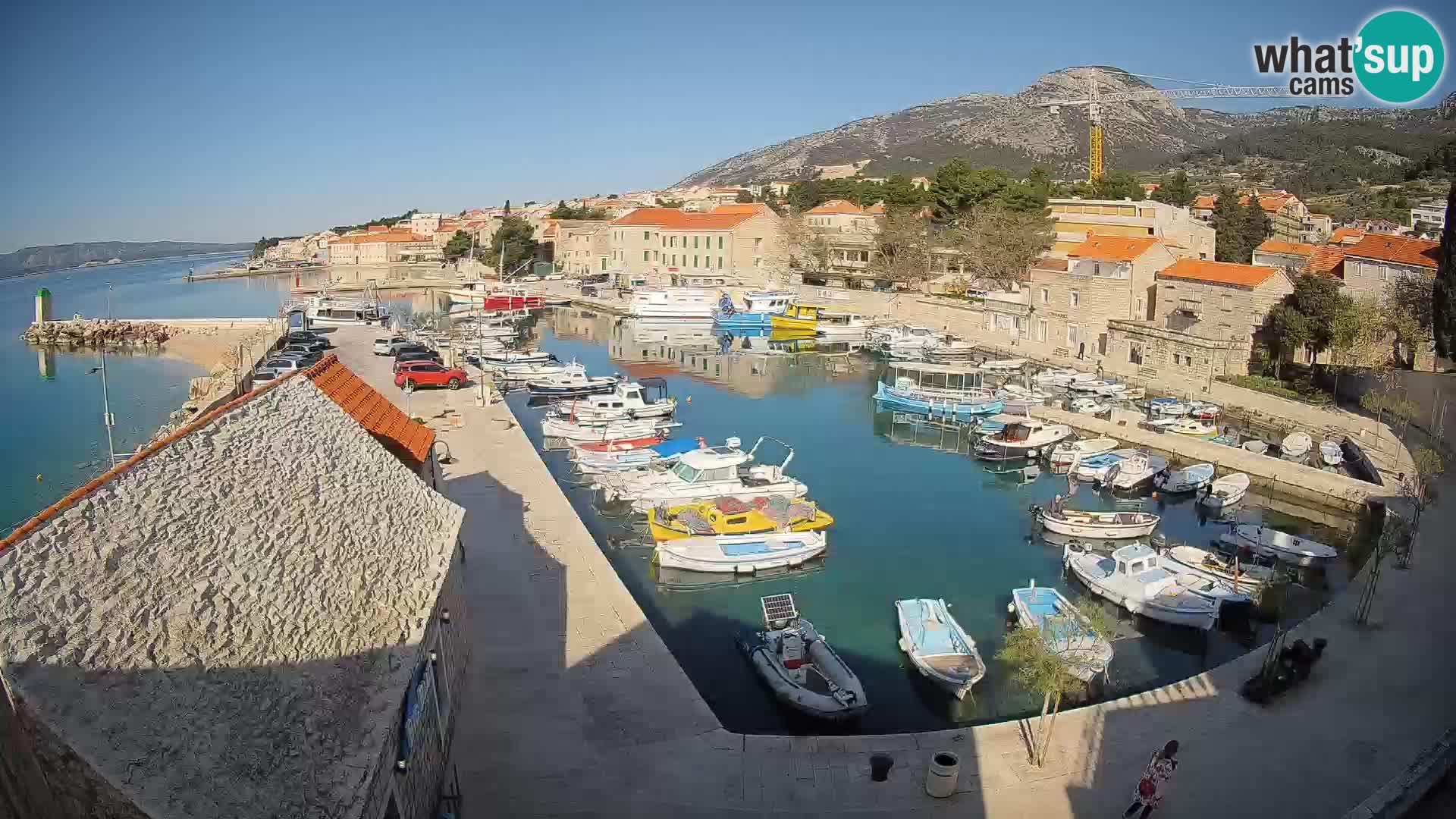 Web kamera Bol Riva – Pogled uživo na luku i marinu