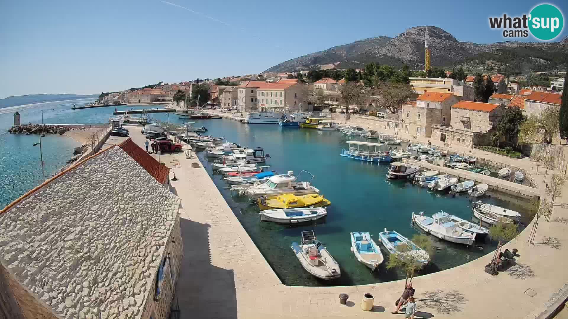 Webcam porto di Bol – Vista live sulla Riva e Marina