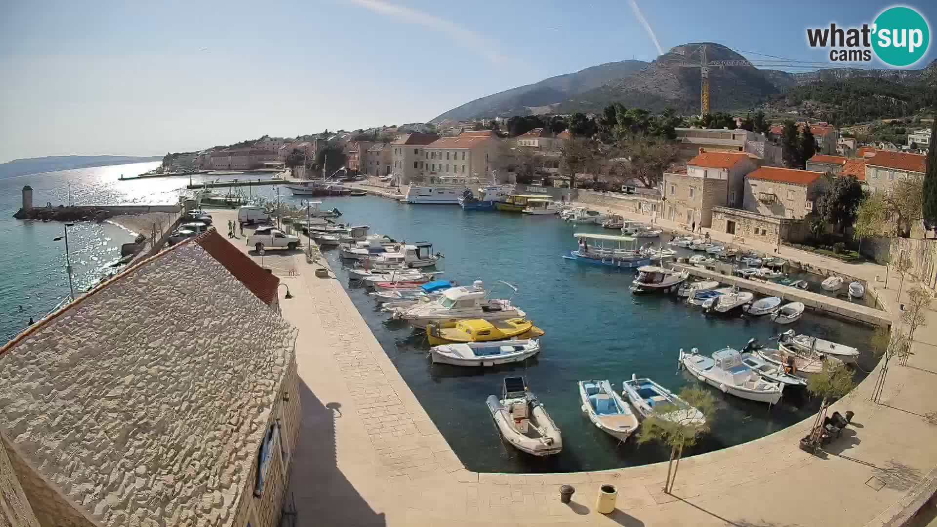 Webcam porto di Bol – Vista live sulla Riva e Marina
