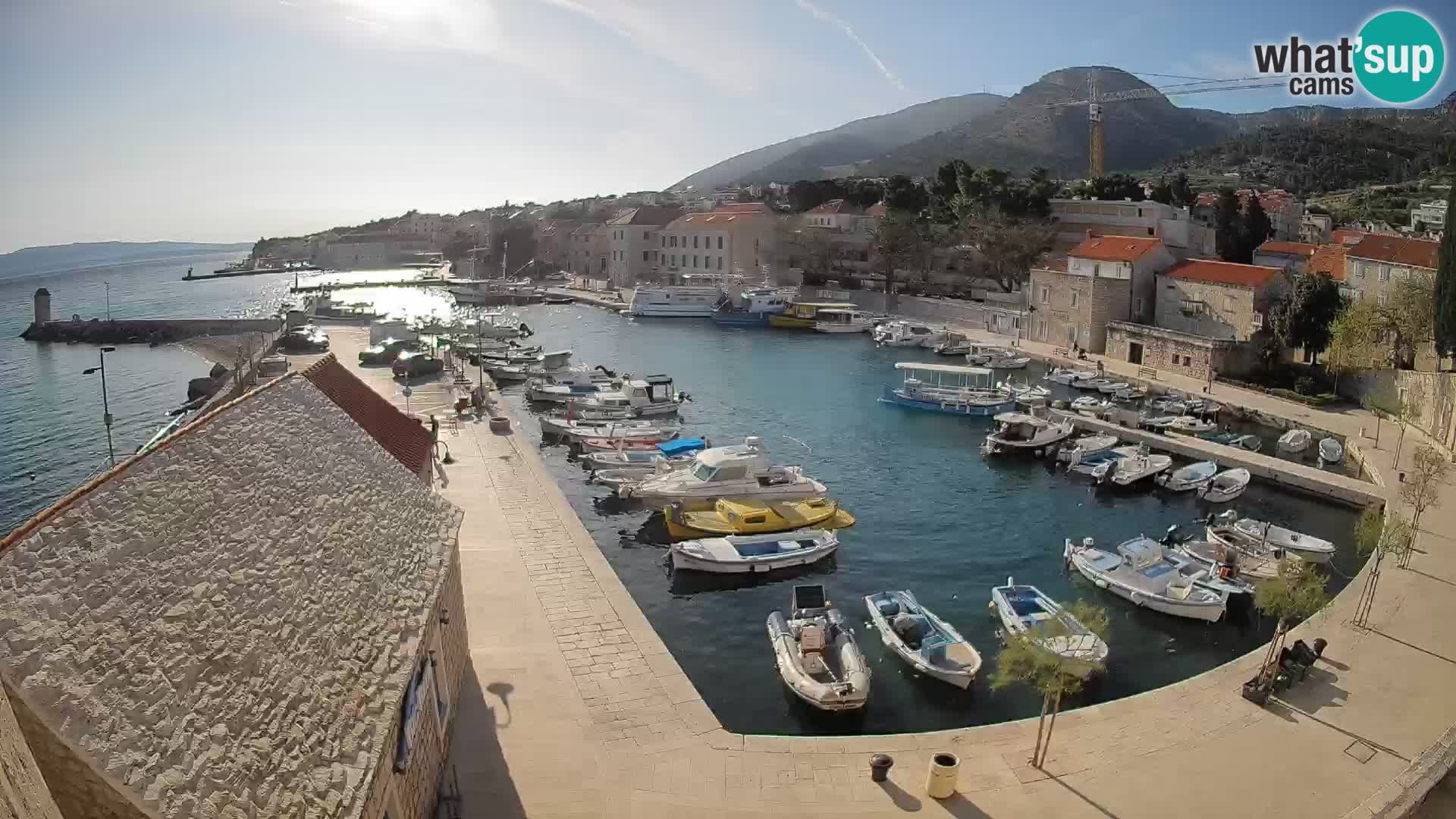 Webcam Bol Hafen – Liveblick auf Bol Riva & Marina