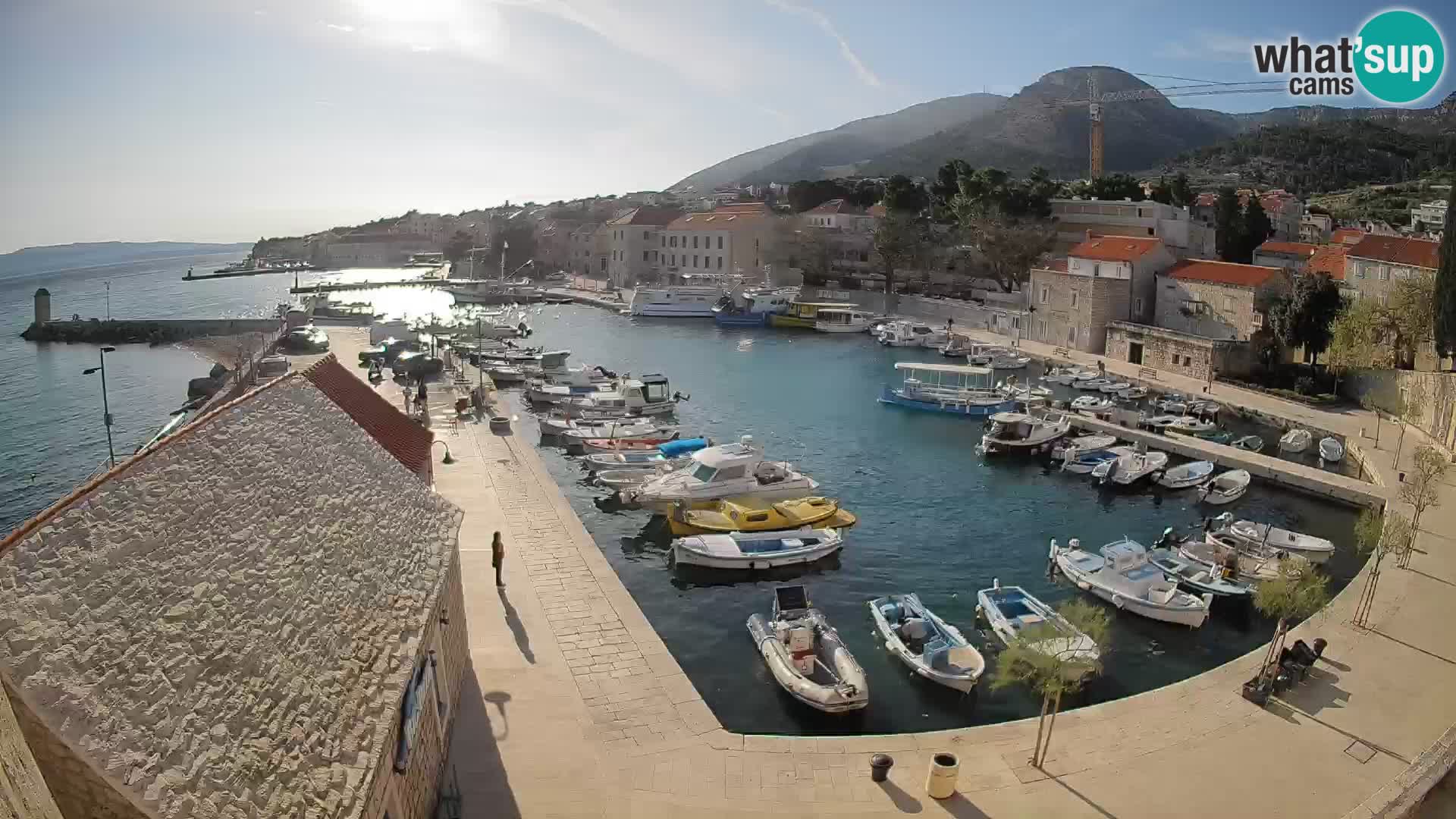 Webcam porto di Bol – Vista live sulla Riva e Marina