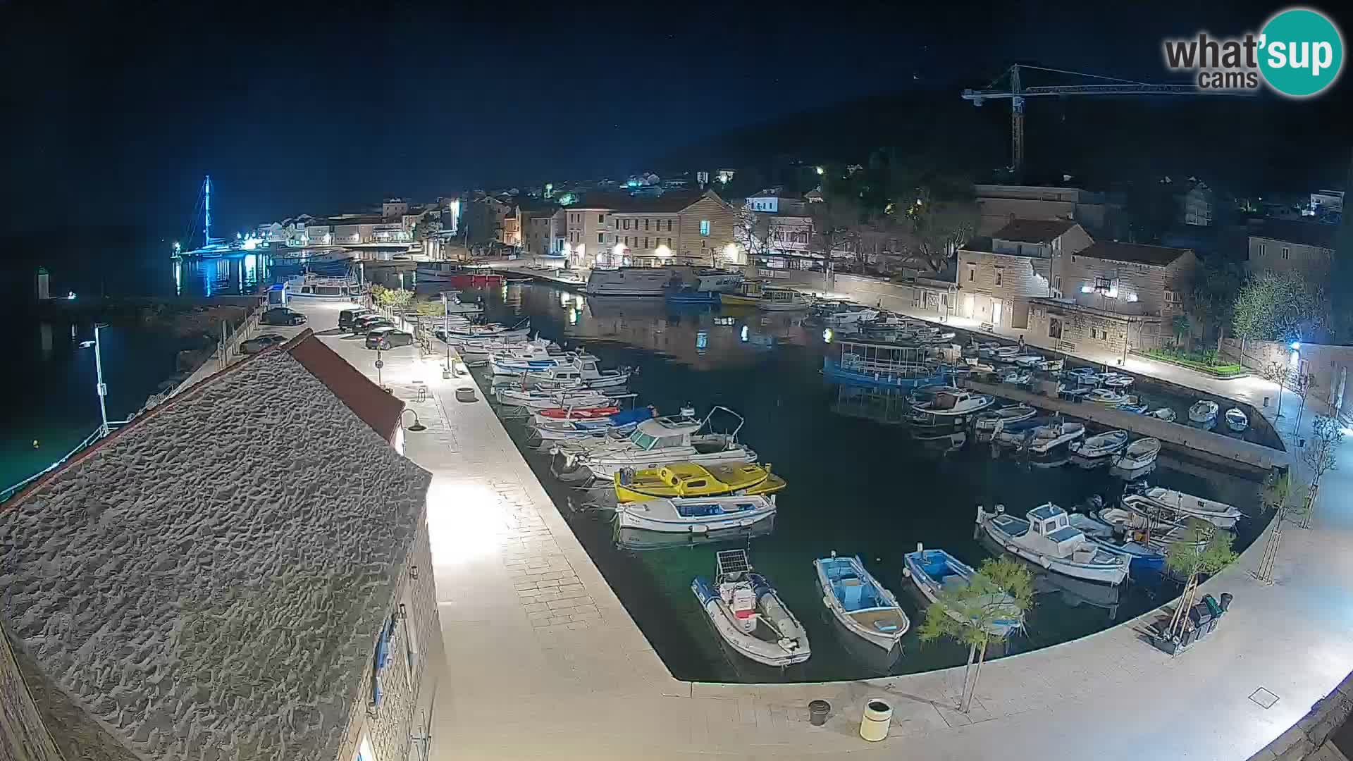 Webcam porto di Bol – Vista live sulla Riva e Marina