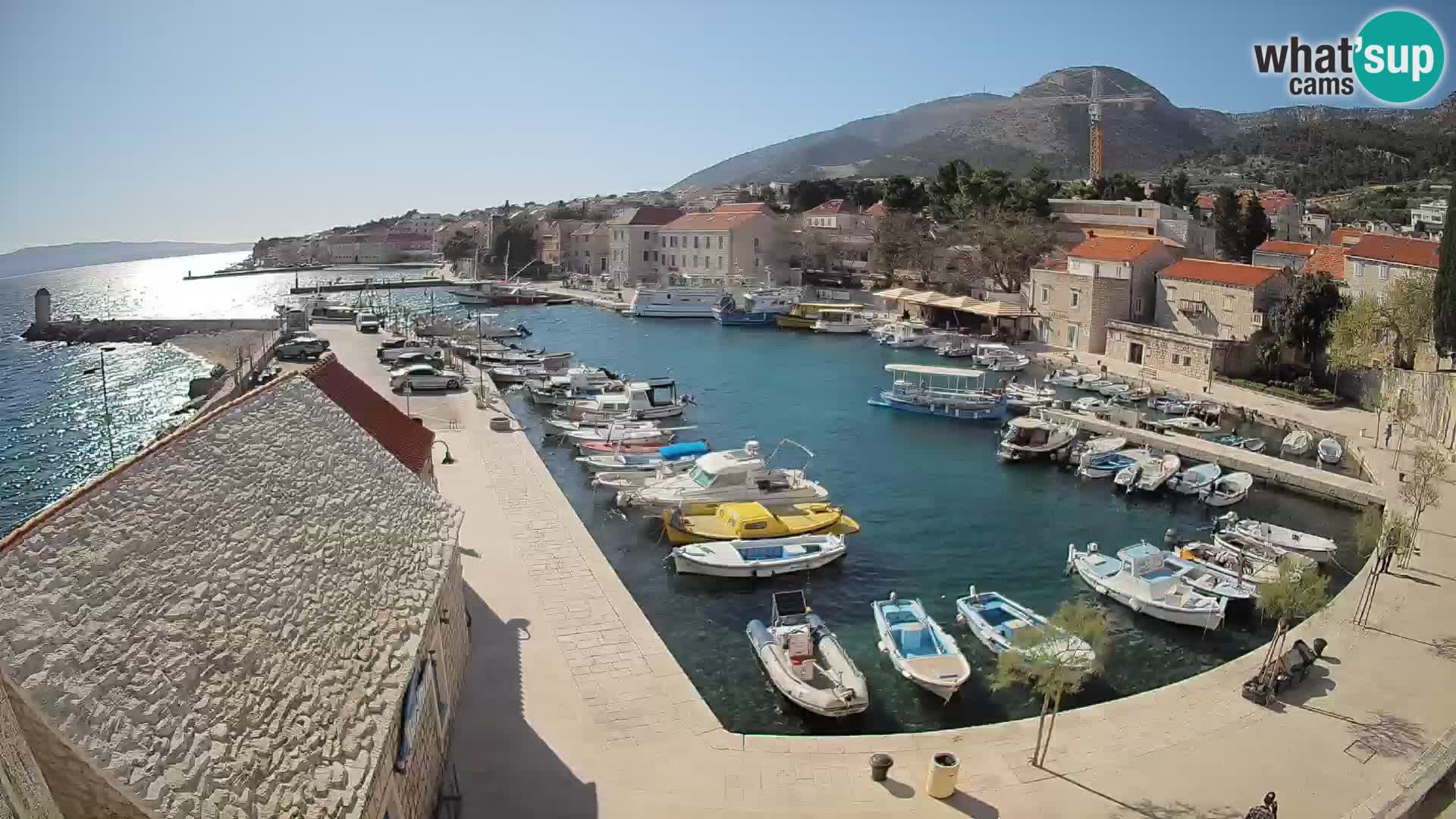 Webcam porto di Bol – Vista live sulla Riva e Marina