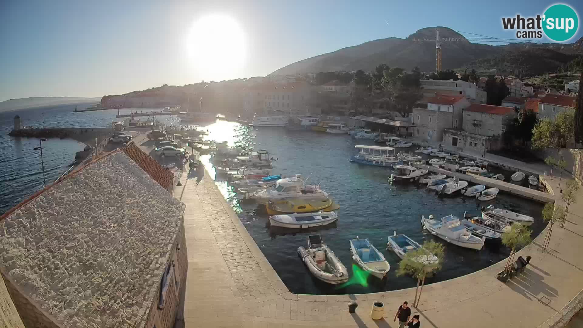 Webcam porto di Bol – Vista live sulla Riva e Marina