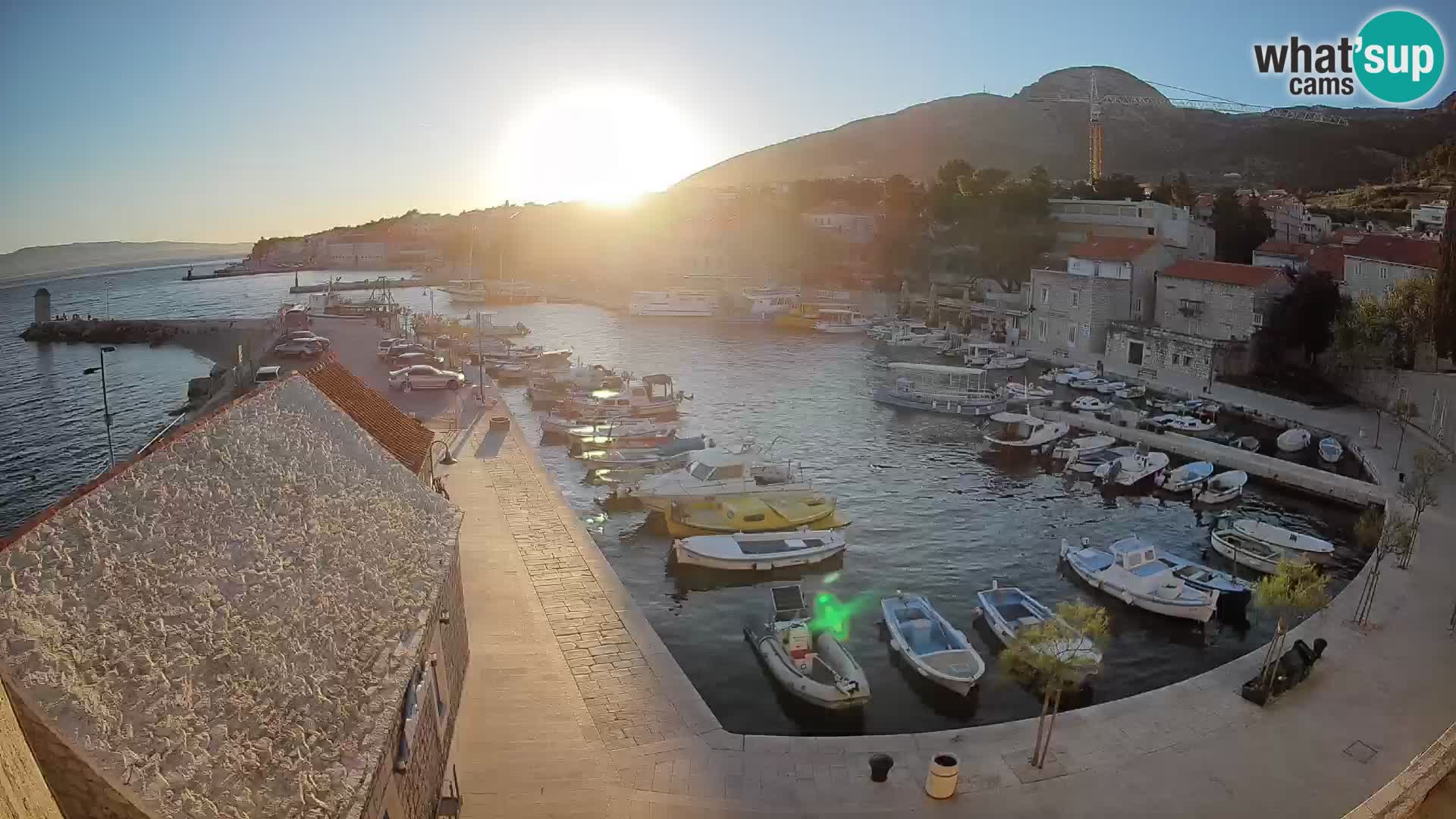 Web kamera Bol Riva – Pogled uživo na luku i marinu