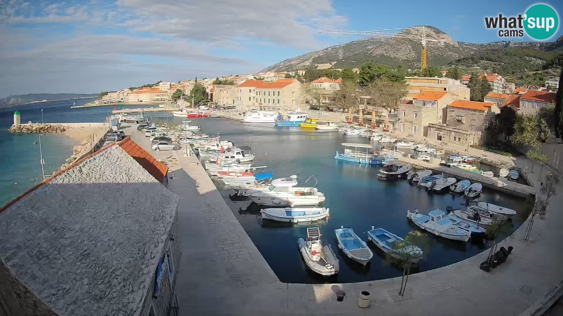 Web kamera Bol Riva – Pogled uživo na luku i marinu