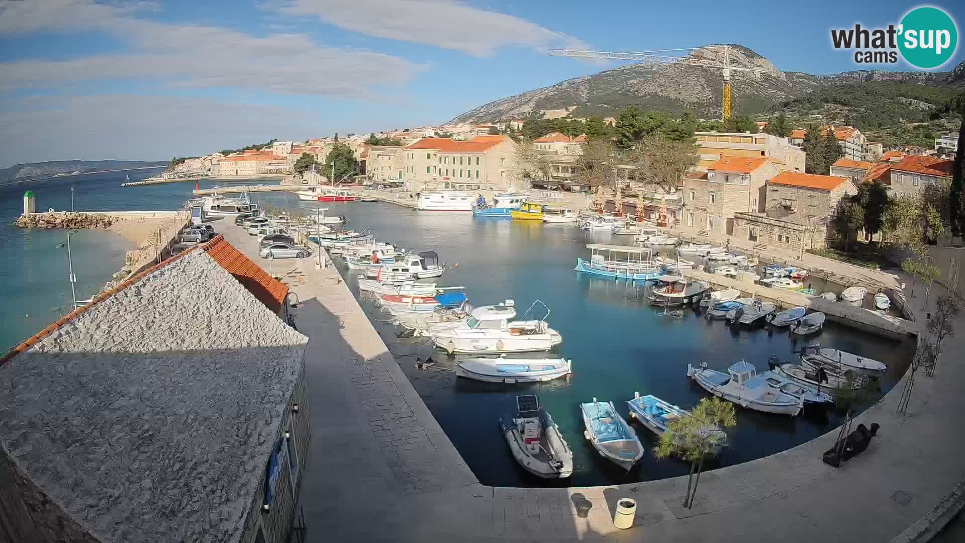 Web kamera Bol Riva – Pogled uživo na luku i marinu