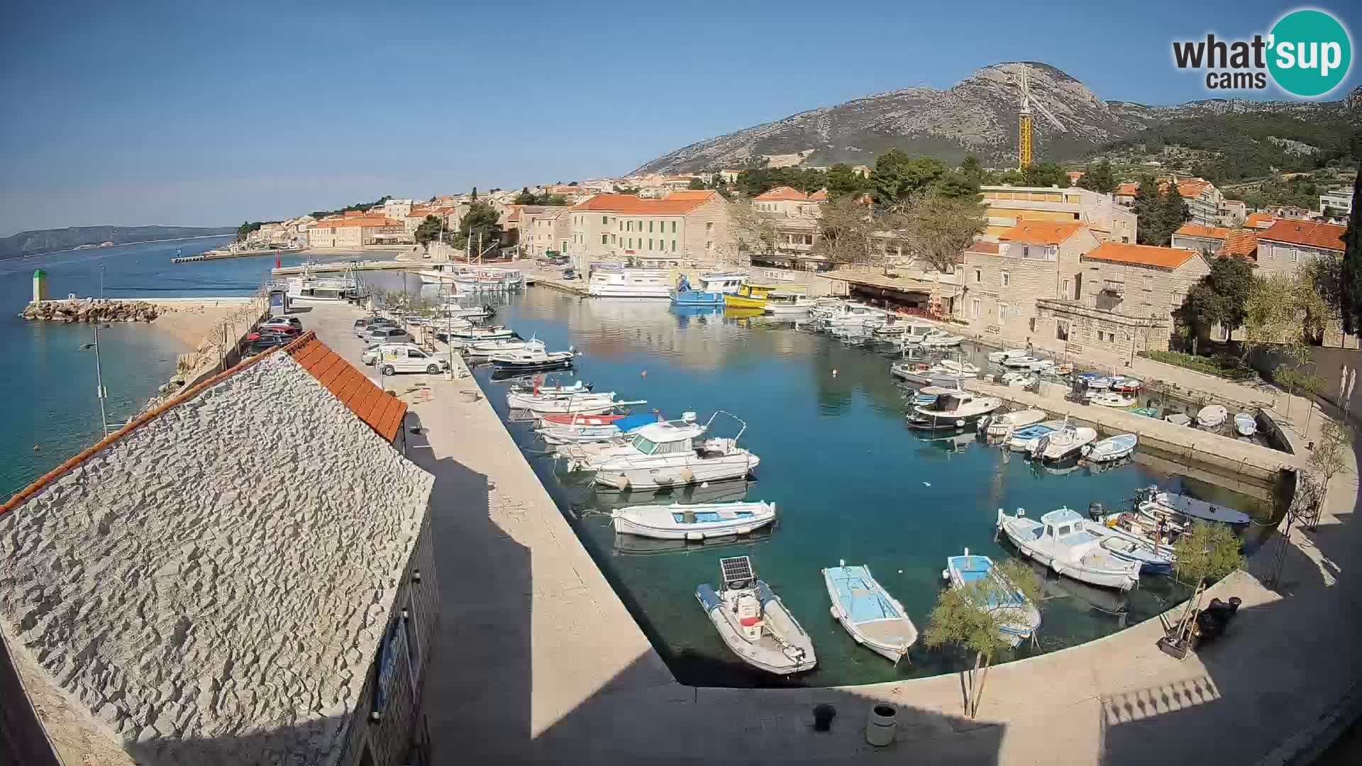 Webcam porto di Bol – Vista live sulla Riva e Marina