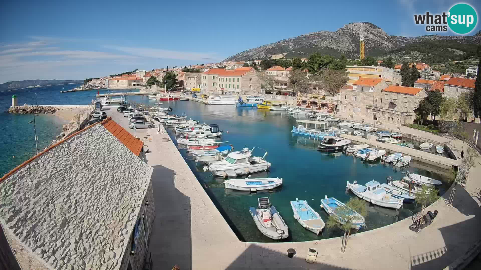 Webcam porto di Bol – Vista live sulla Riva e Marina