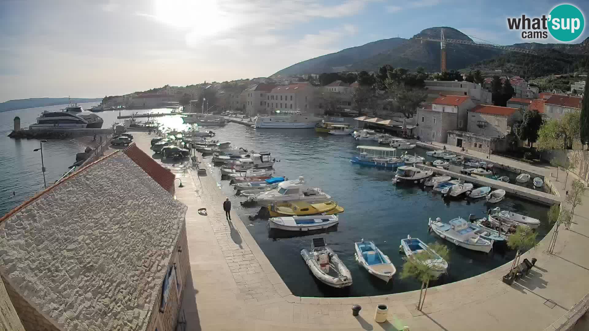 Webcam Bol Harbour – Live View of Bol Riva & Marina