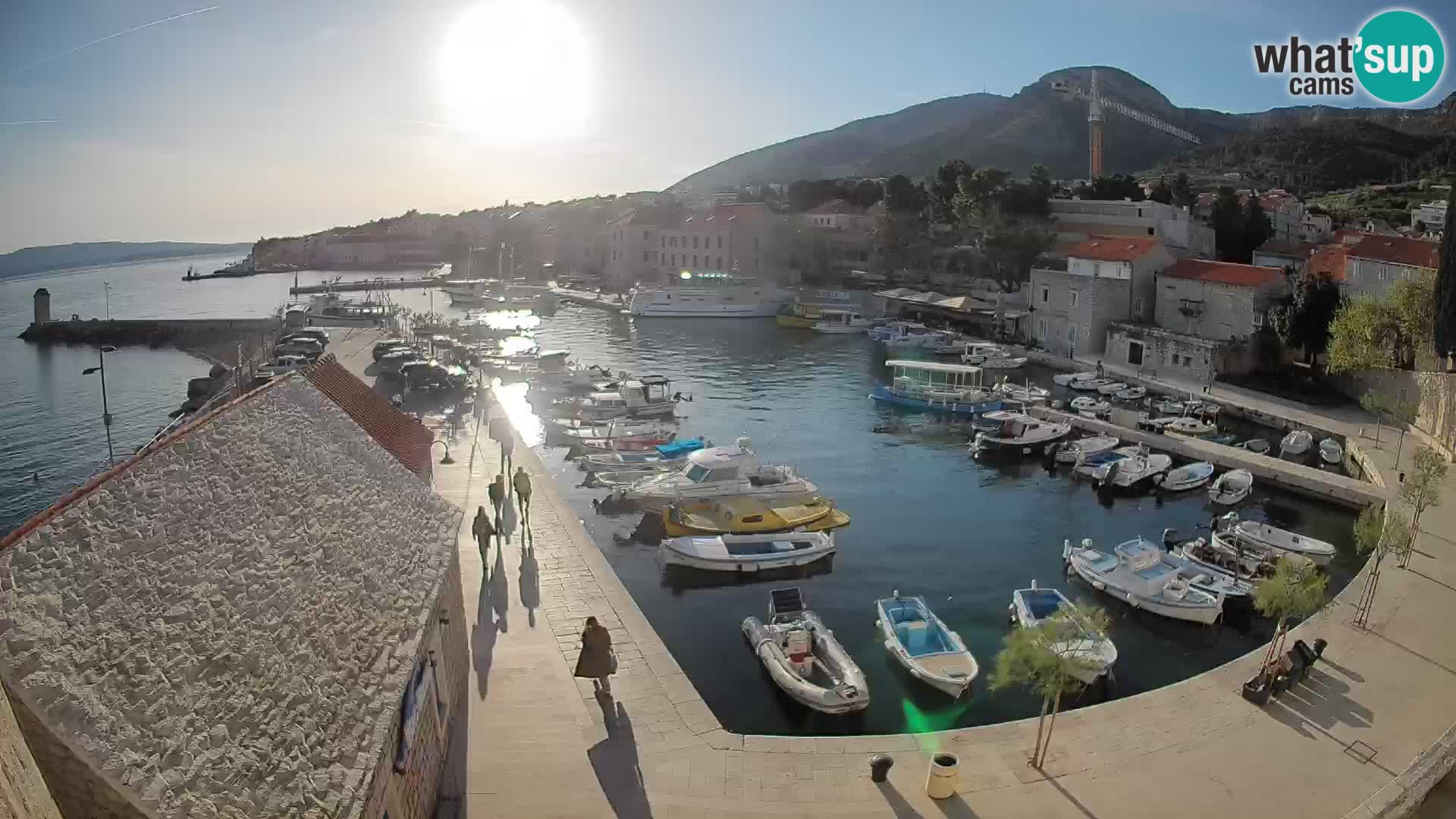 Webcam porto di Bol – Vista live sulla Riva e Marina
