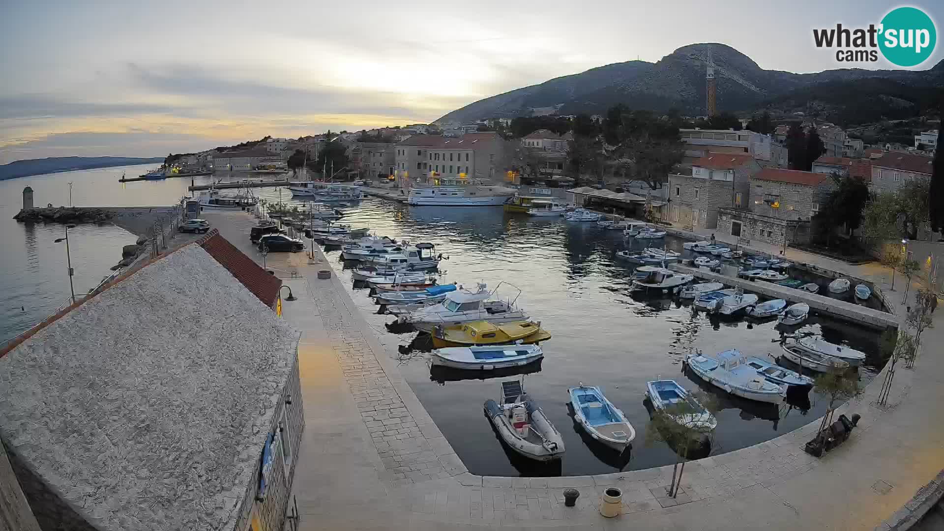 Webcam Bol Harbour – Live View of Bol Riva & Marina