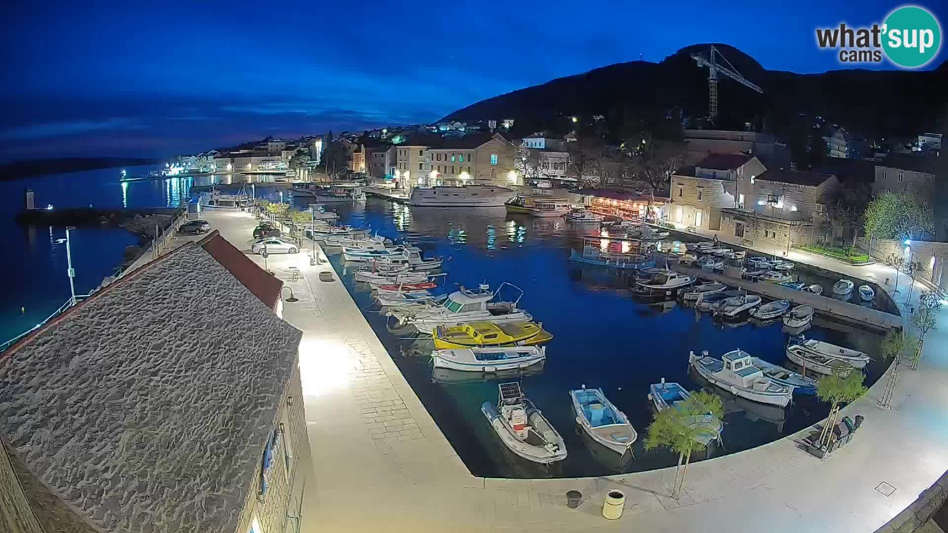 Webcam porto di Bol – Vista live sulla Riva e Marina