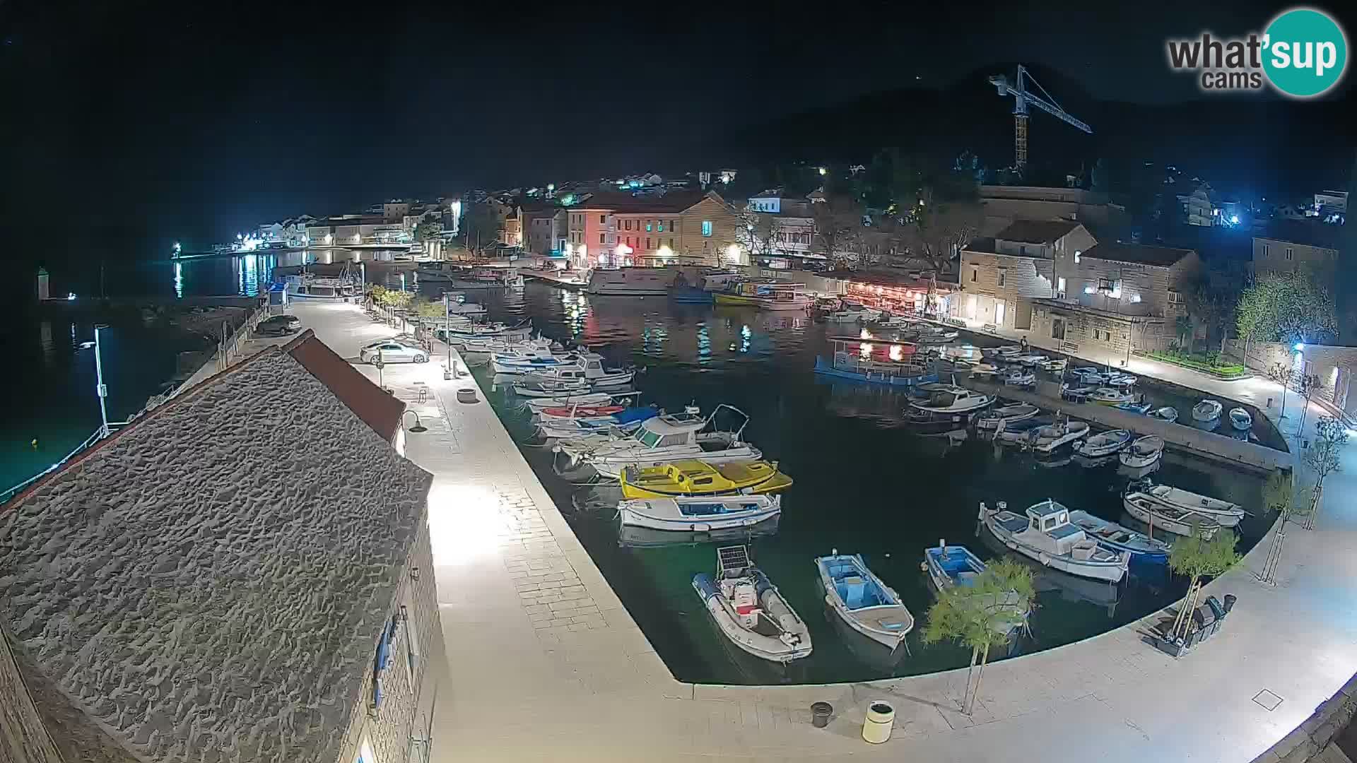 Webcam porto di Bol – Vista live sulla Riva e Marina