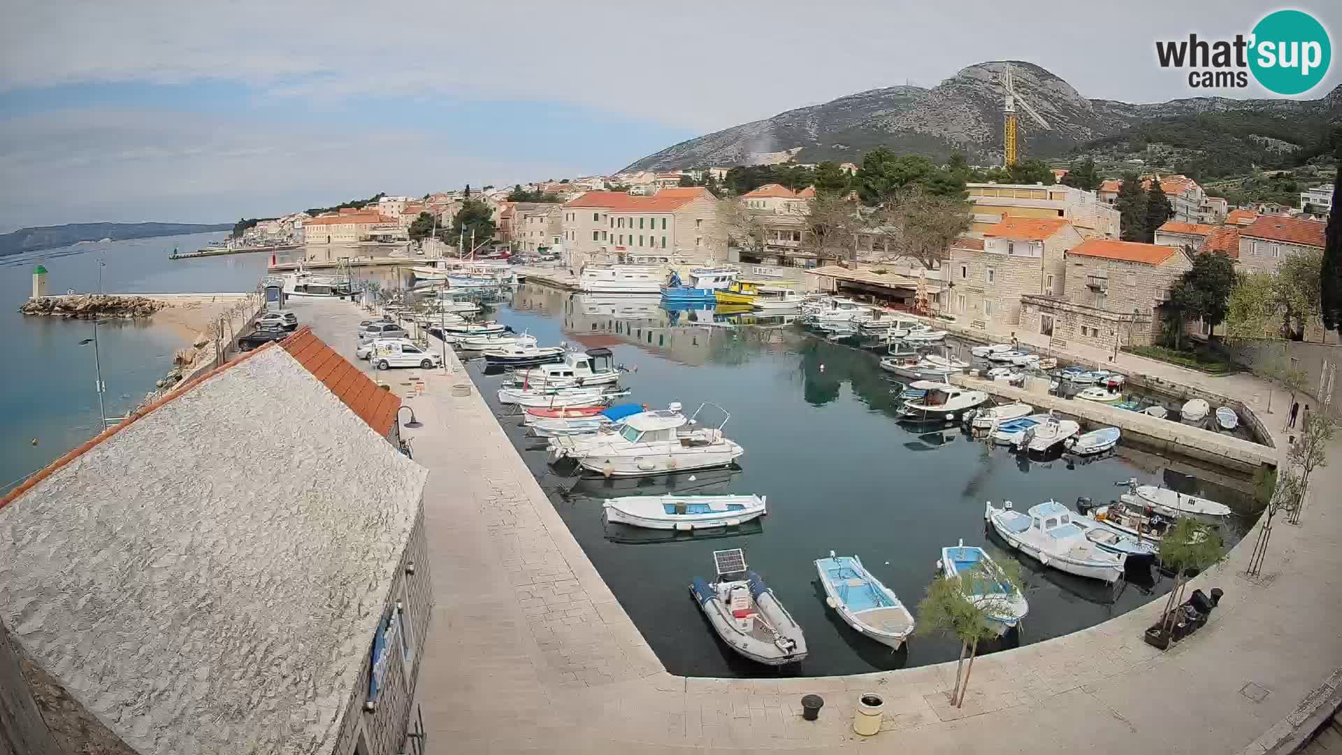 Webcam porto di Bol – Vista live sulla Riva e Marina