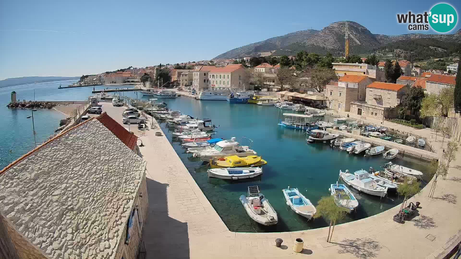Webcam porto di Bol – Vista live sulla Riva e Marina