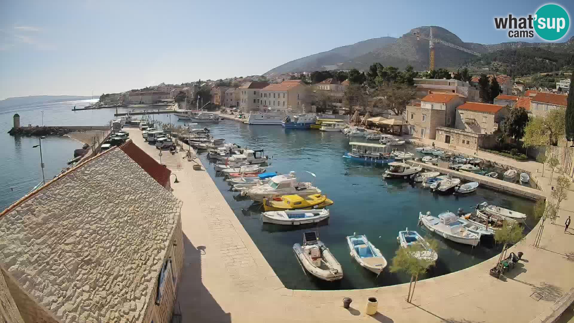 Webcam porto di Bol – Vista live sulla Riva e Marina