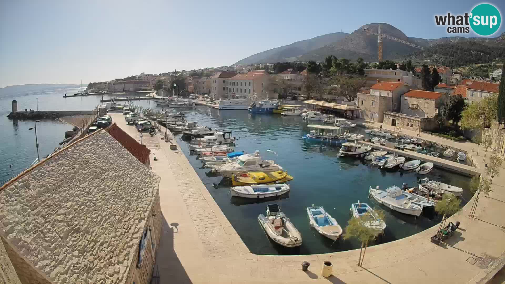 Webcam porto di Bol – Vista live sulla Riva e Marina
