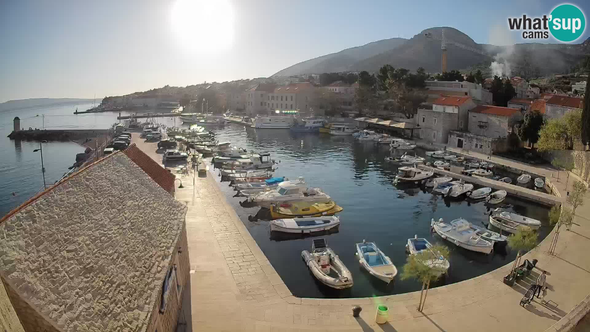 Webcam porto di Bol – Vista live sulla Riva e Marina