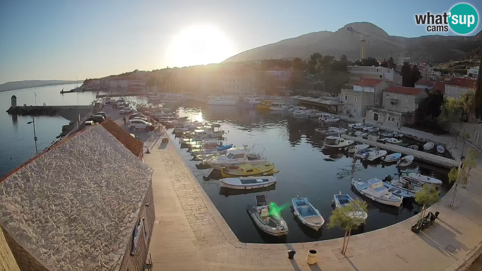 Webcam porto di Bol – Vista live sulla Riva e Marina