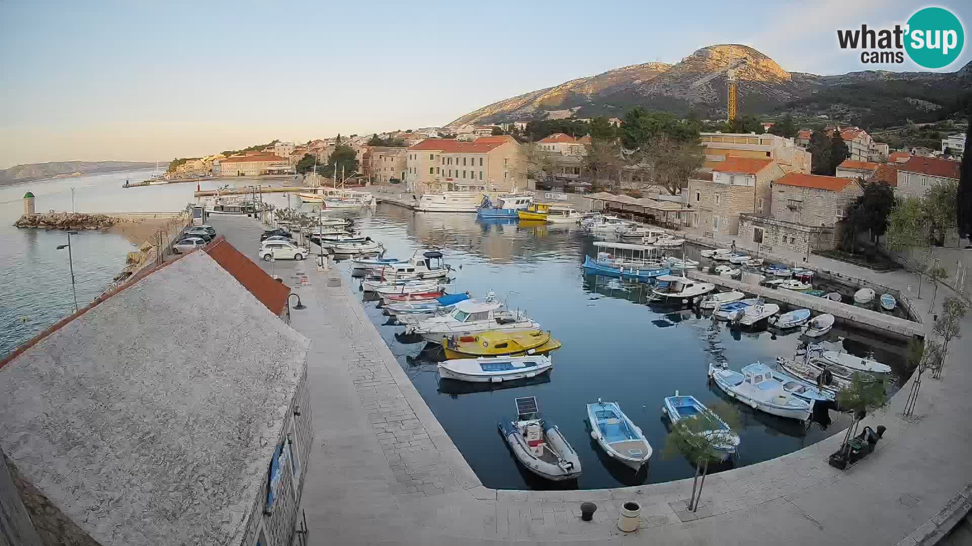 Webcam porto di Bol – Vista live sulla Riva e Marina