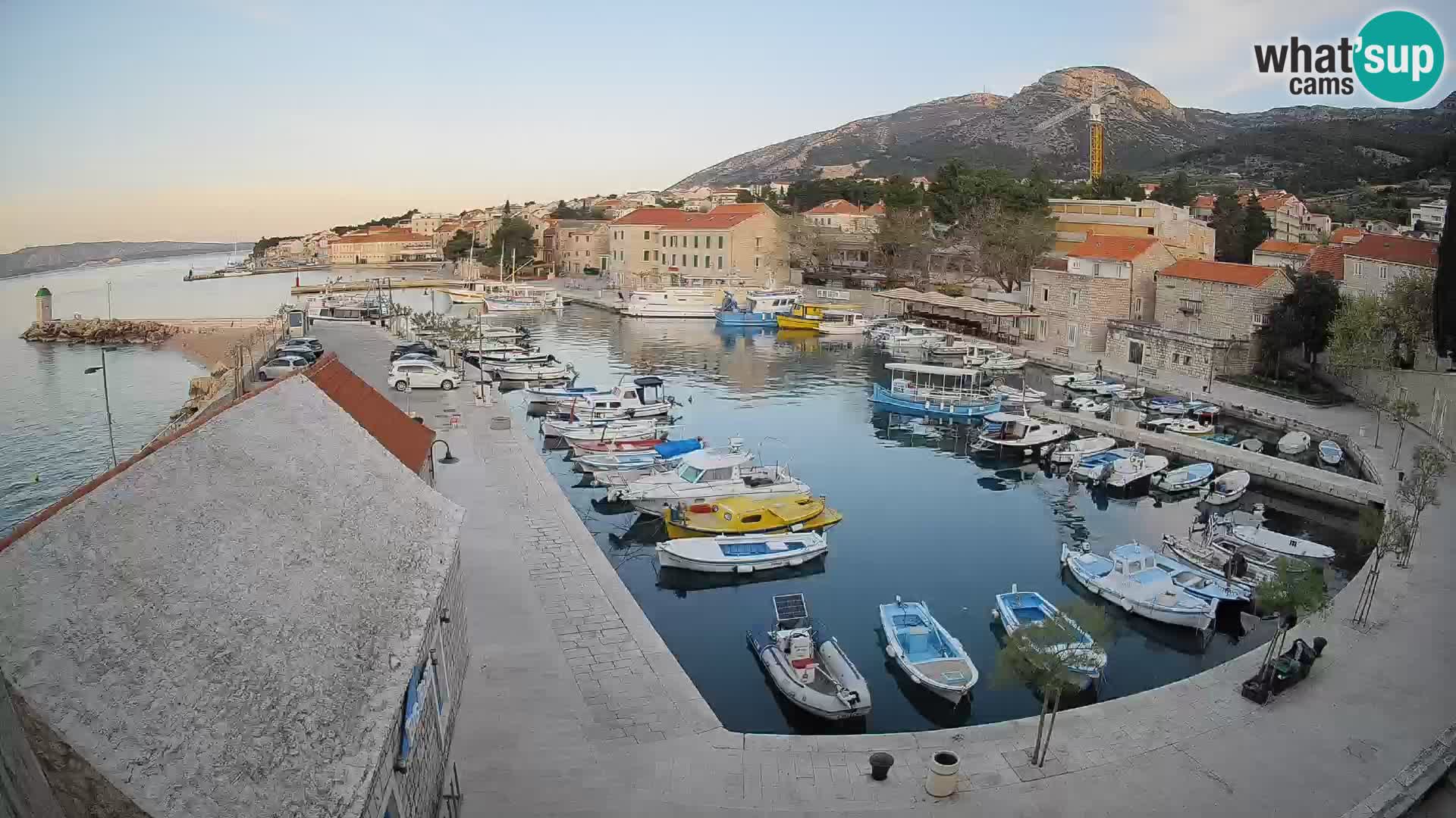 Webcam porto di Bol – Vista live sulla Riva e Marina