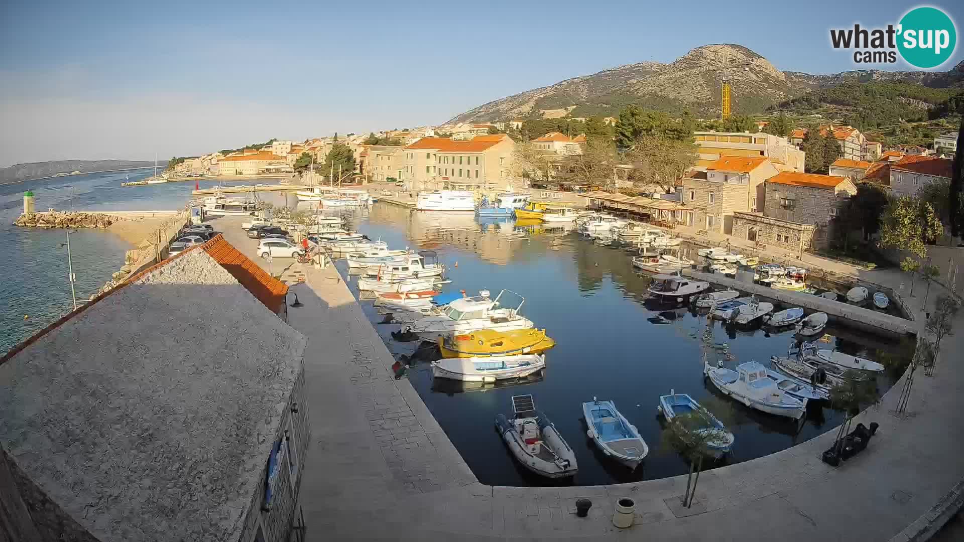 Webcam porto di Bol – Vista live sulla Riva e Marina