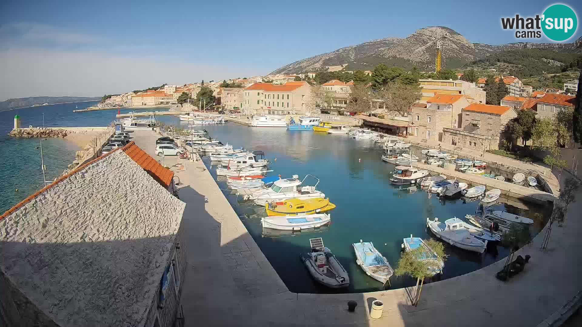 Webcam porto di Bol – Vista live sulla Riva e Marina