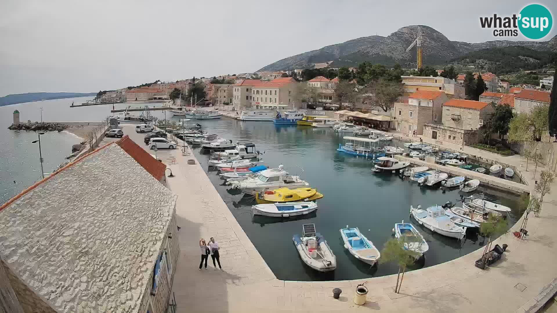 Webcam porto di Bol – Vista live sulla Riva e Marina