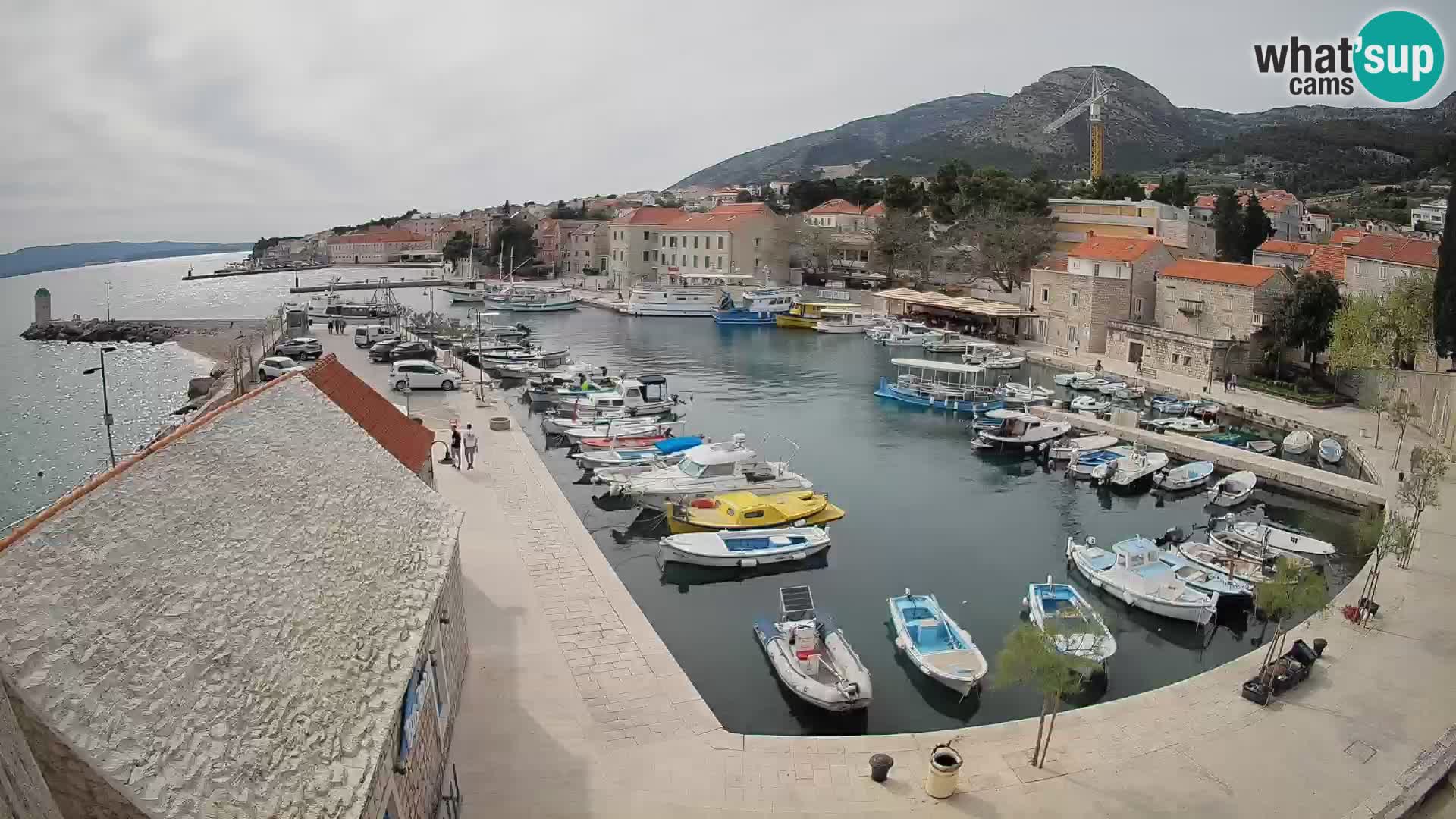 Webcam porto di Bol – Vista live sulla Riva e Marina