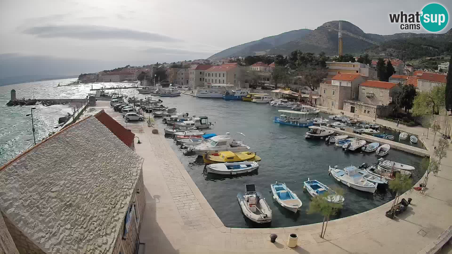Webcam porto di Bol – Vista live sulla Riva e Marina