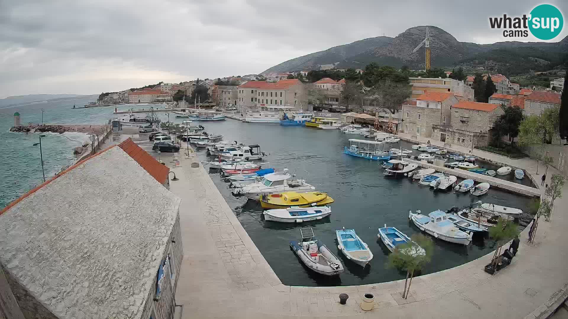 Webcam porto di Bol – Vista live sulla Riva e Marina