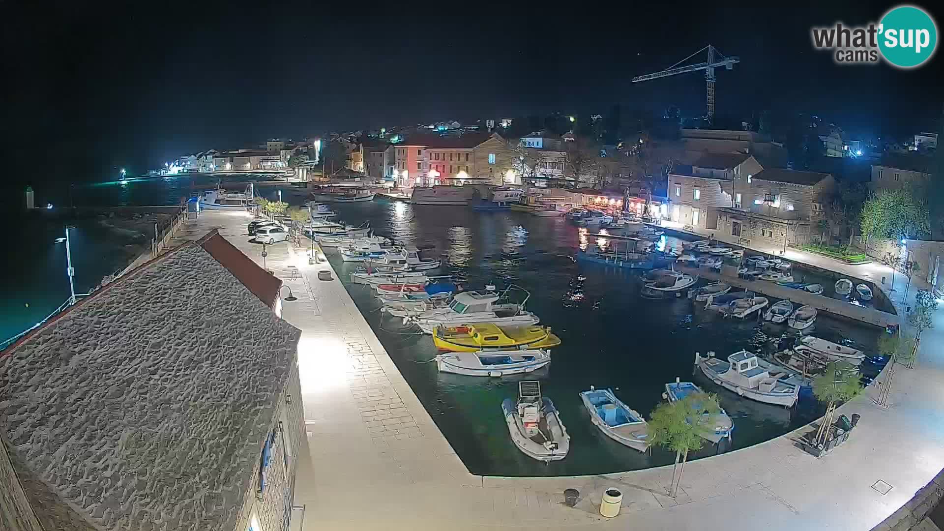 Webcam Bol Hafen – Liveblick auf Bol Riva & Marina