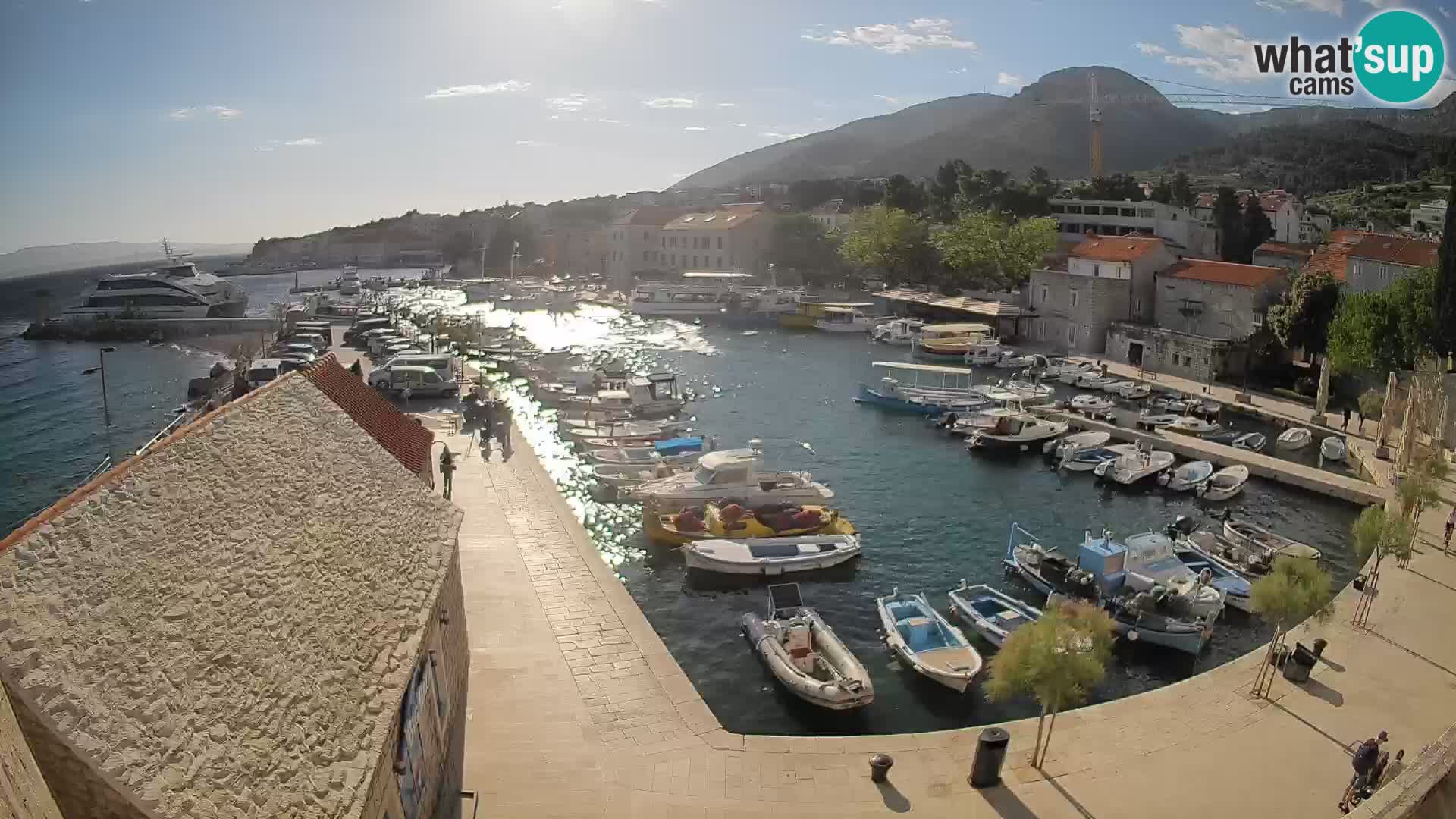 Webcam porto di Bol – Vista live sulla Riva e Marina