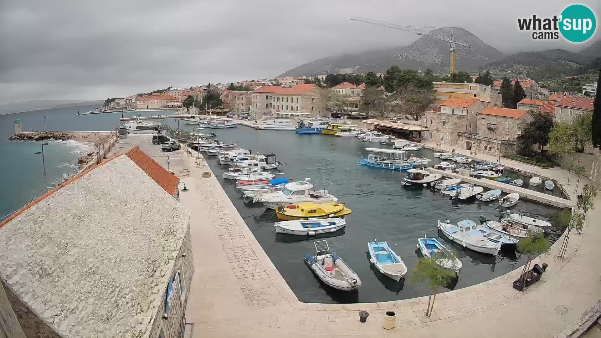 Webcam porto di Bol – Vista live sulla Riva e Marina
