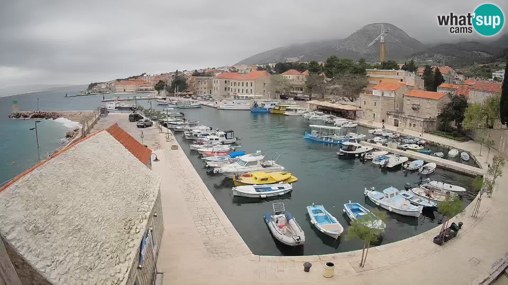 Webcam porto di Bol – Vista live sulla Riva e Marina